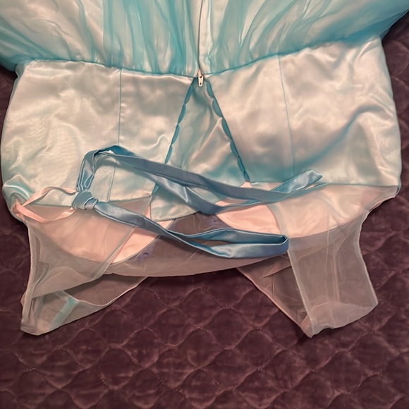 Gown turquoise and royal blue size 16 - Picture 3 of 4